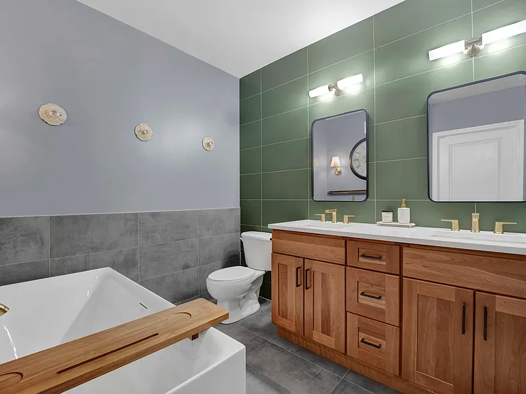 630 N State St #2208 — Photo 29