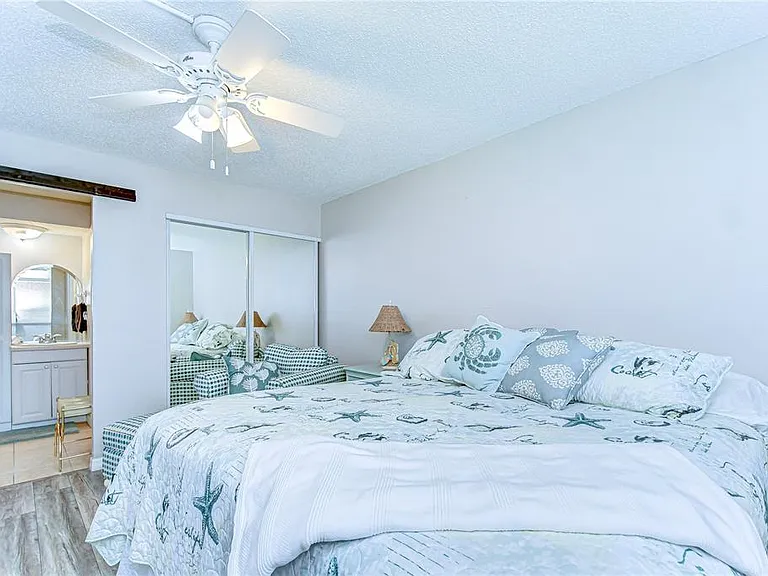 13870 Oakwood Ln — Photo 18