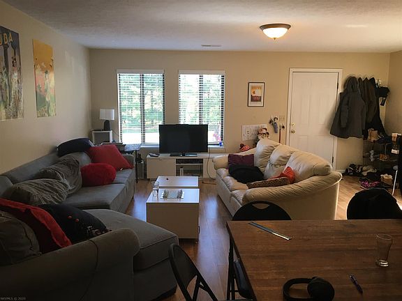 5th image of 937 Lora Ln