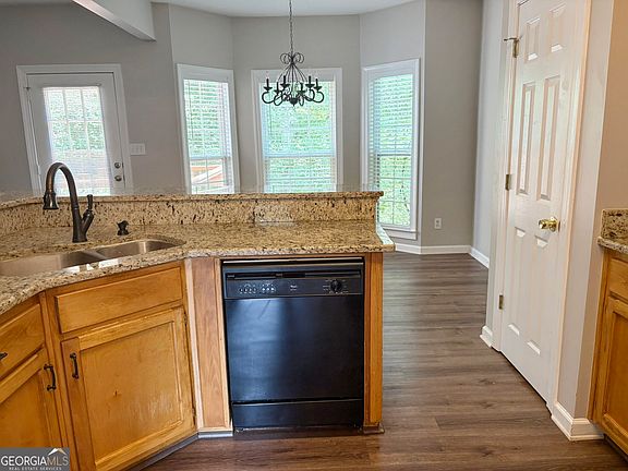 4th image of 130 Cutstone Ct