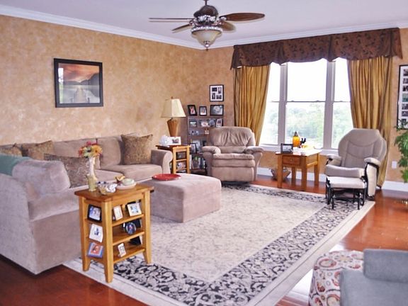 5th image of 2832 Lake Pointe Dr