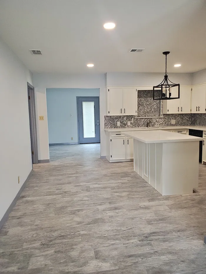 3 bed, 2.0 bath, 1428 sqft, $1,400 — Photo 4