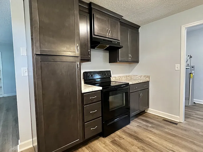 206 Orleans Dr — Photo 5