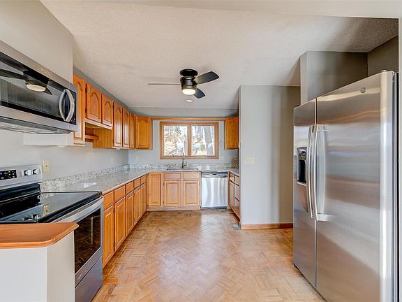 4th image of 810 Edgewood Dr
