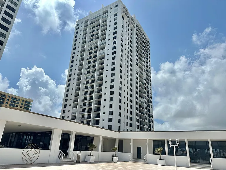 2401 S Ocean Dr #707 — Photo 2