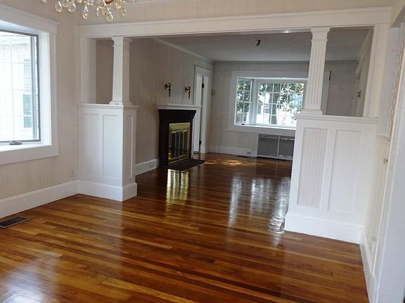 5th image of 224 Hollis Ave
