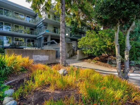2022 Foul Bay Rd #206, Victoria, BC V8R 5A9