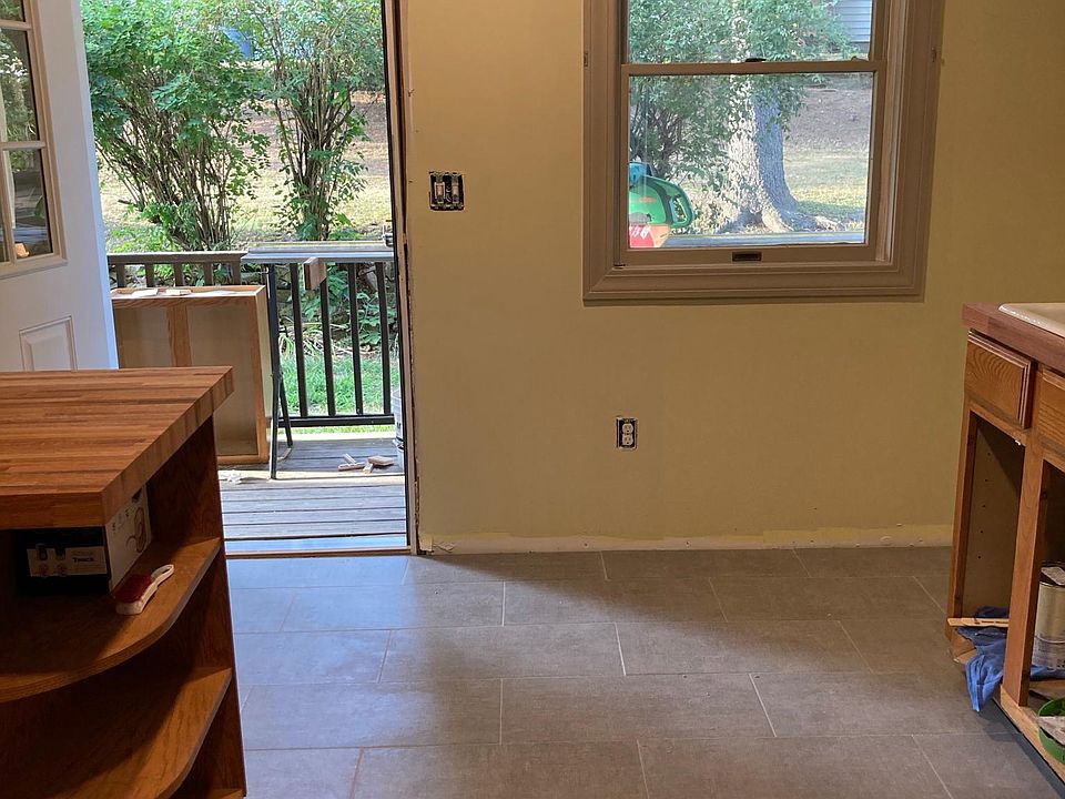 Deck noted at entryway