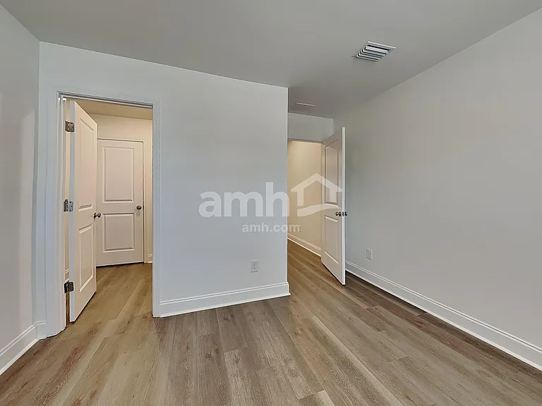 519 Armstrong Curv — Photo 19