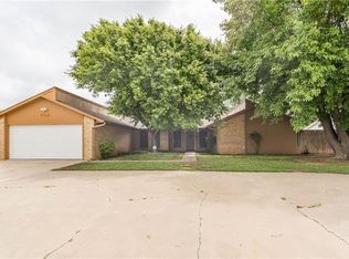 808 Rosehaven Dr, Altus, OK 73521