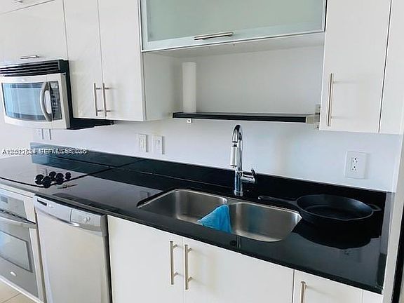 4th image of 60 SW 13th St APT 3622