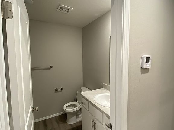 4th image of 924 Berry Ln