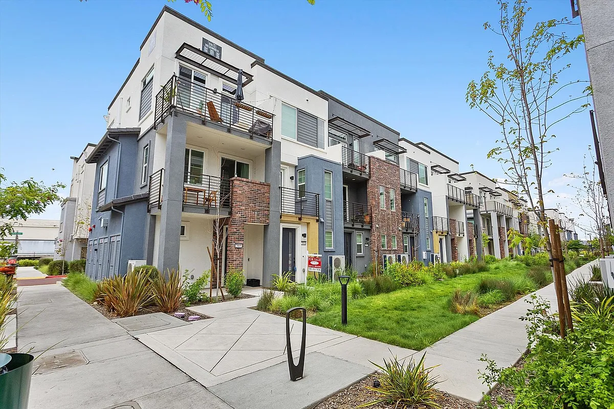 Building Photo - 2835 Cathwood Ln