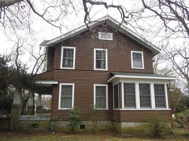 2nd image of 600 Sycamore St