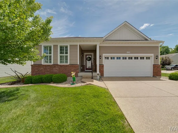 425 Redstart Dr, Lake Saint Louis, MO 63367