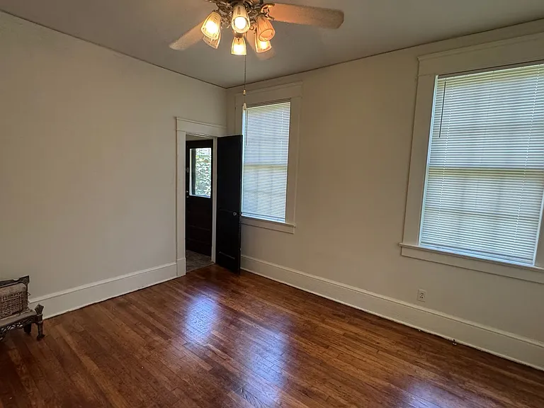 2121 Winona Ave #335 — Photo 8