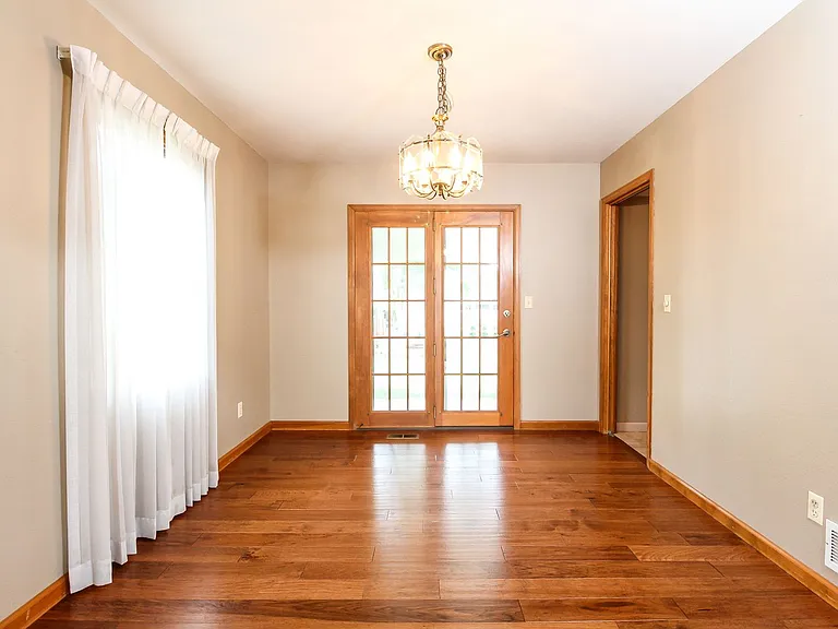 1724 Tanglewood Dr — Photo 7