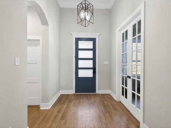 3rd image of 107 Oakbend Trl