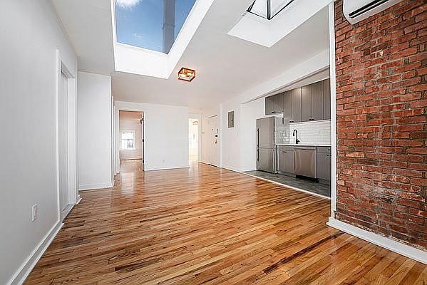 1st image of 162 Montague St Floor 3