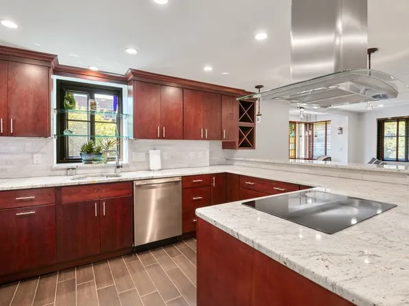 100 Ledgewood Dr APT 319, Stoneham, MA 02180