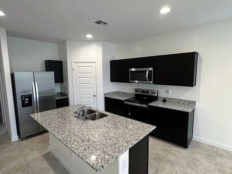 5514 E Rock Bush Ln — Photo 3