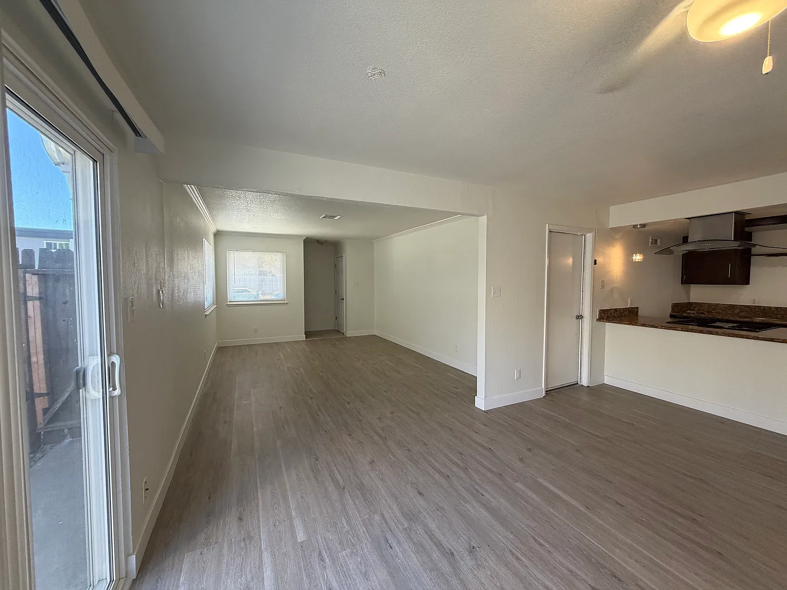 4 bed, 1350 sqft, $2,795 — Photo 2