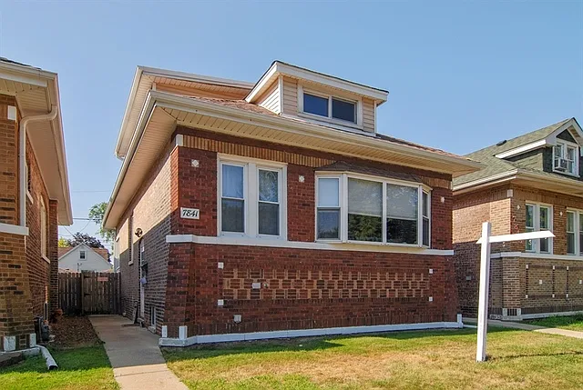 7841 White Ave photo 1