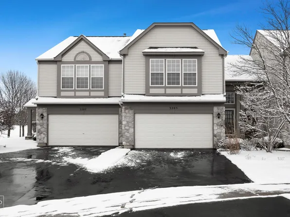 3205 Bromley Ln, Aurora, IL 60502