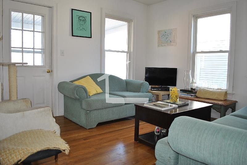 2nd image of 17 Pratt St #02