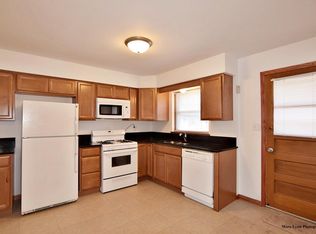 117 N Gables Blvd, Wheaton, IL 60187