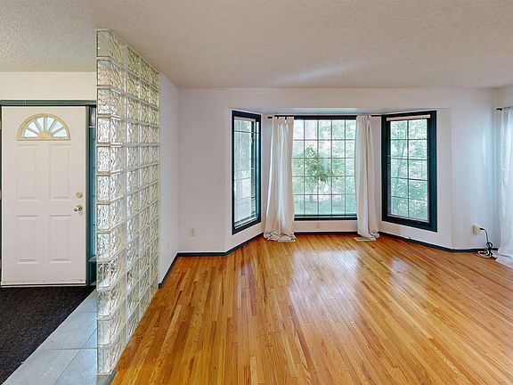 5th image of 10941 81st Ave NW