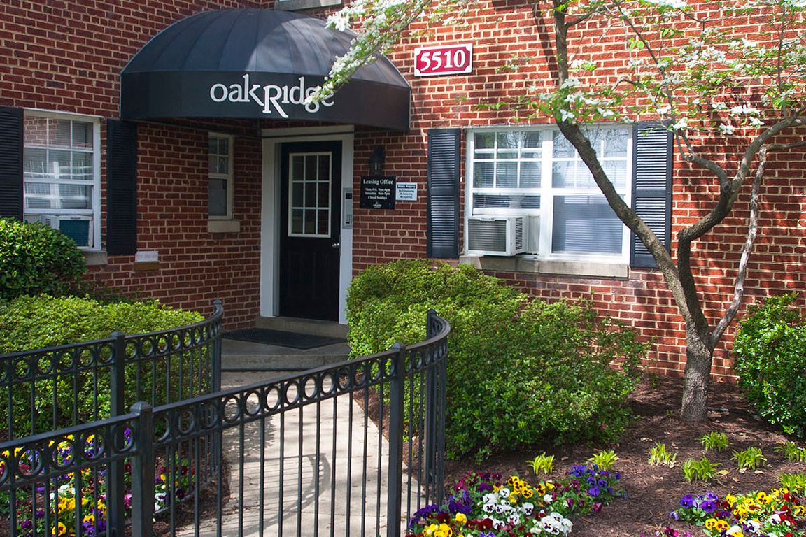 Oak Ridge Apartments Courtyard