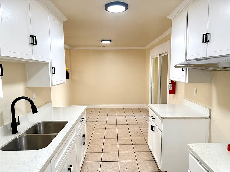 8815 Kelley Dr — Photo 6