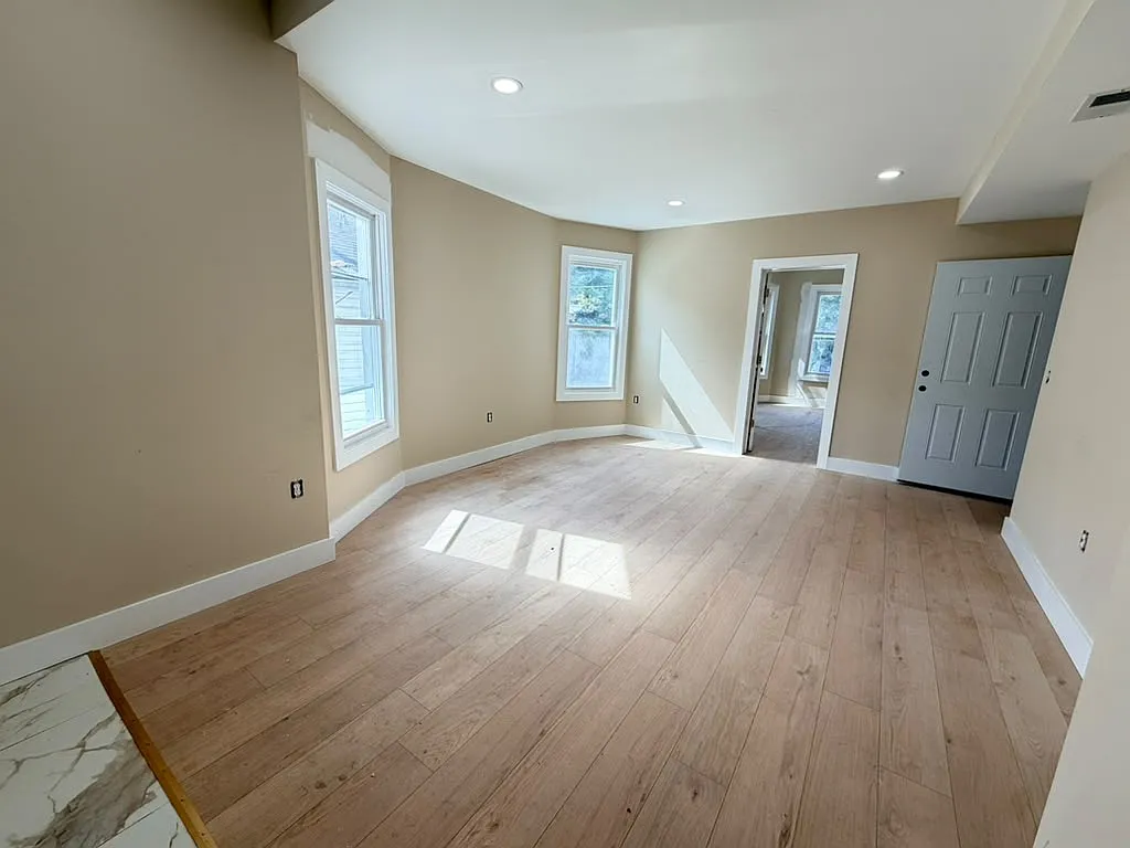3 bed, $2,400 — Photo 4