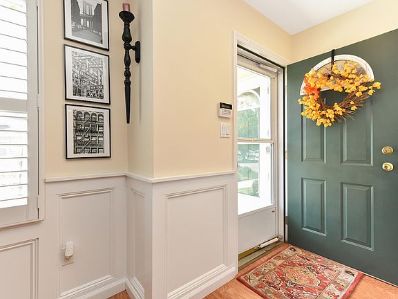 3rd image of 173 Morley Cir