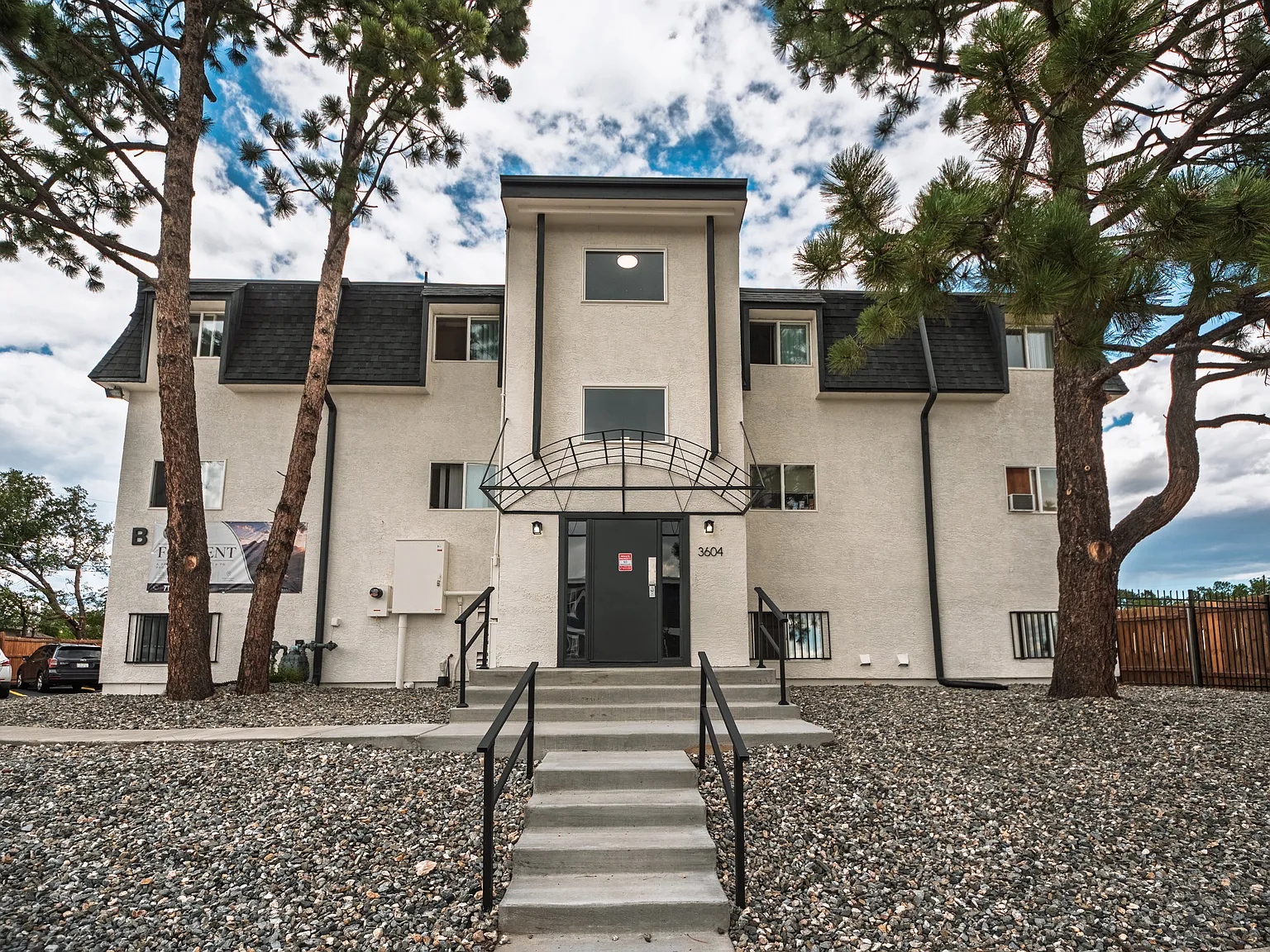Pine View Apartments — Photo 3