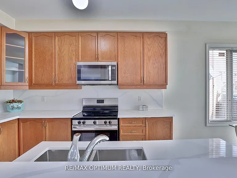 21 Saint Eugene St — Photo 13