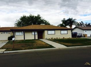 11924 Lone Oak Dr, Bakersfield, CA 93312