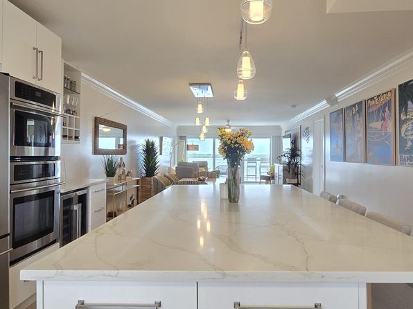 60 Yacht Club Dr APT 405