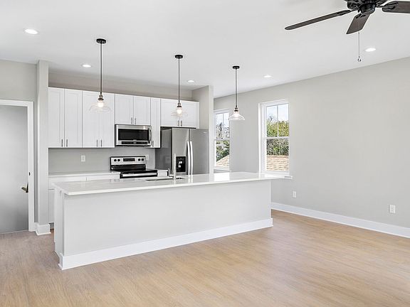 4th image of 2028 Arbutus Ave