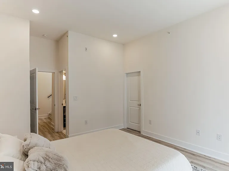 1115 N American St #B6 — Photo 6