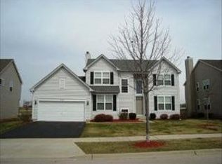 1704 Belcourt Ln, Elgin, IL 60120