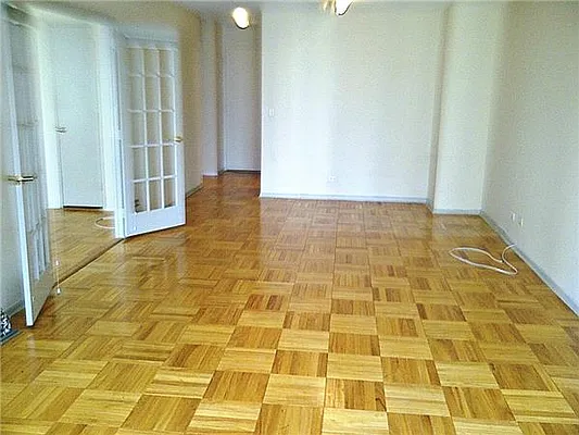 Rented by R New York | media 21