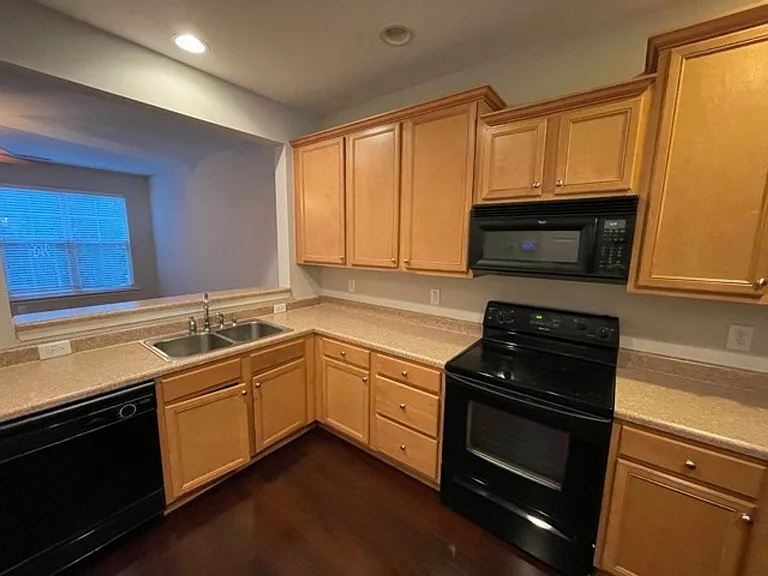 8835 Camden Park Dr — Photo 7