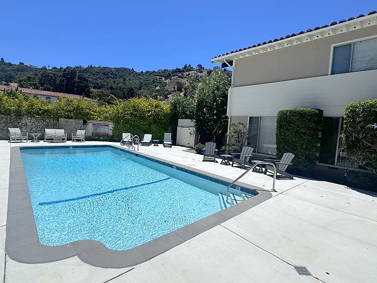 267 Palos Verdes Dr W #4 — Photo 29