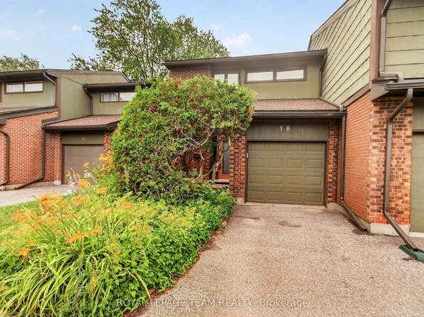 18 Chisholm Ct #9, Ottawa, ON K2K 1E2
