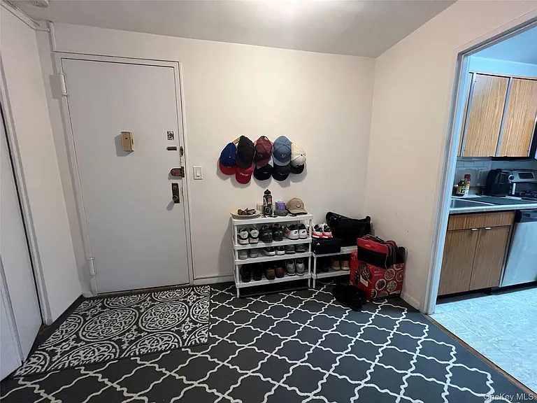 16 Lake St #4E — Photo 2
