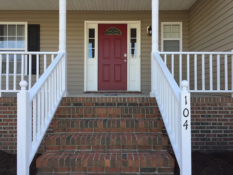 104 Runnymeade Dr — Photo 4