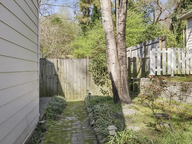3170 Clairwood Ter — Photo 17