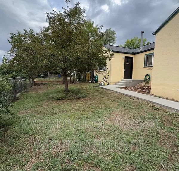 1230 N Chestnut St — Photo 1